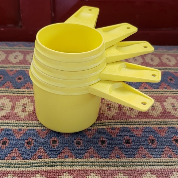 Vintage Tupperware Measuring Cups